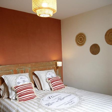 Chambres D'Hotes Les Bruyeres モントロン・レ・バン エクステリア 写真