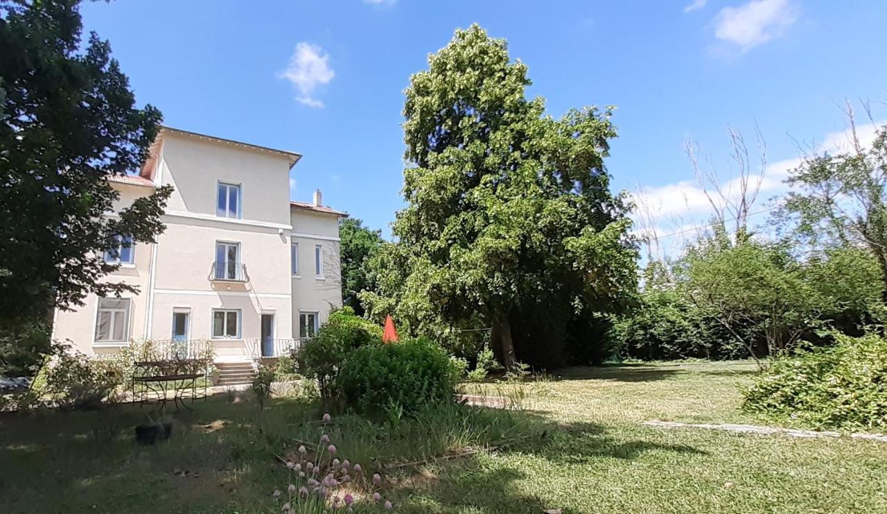 Chambres D'Hotes Les Bruyeres モントロン・レ・バン エクステリア 写真